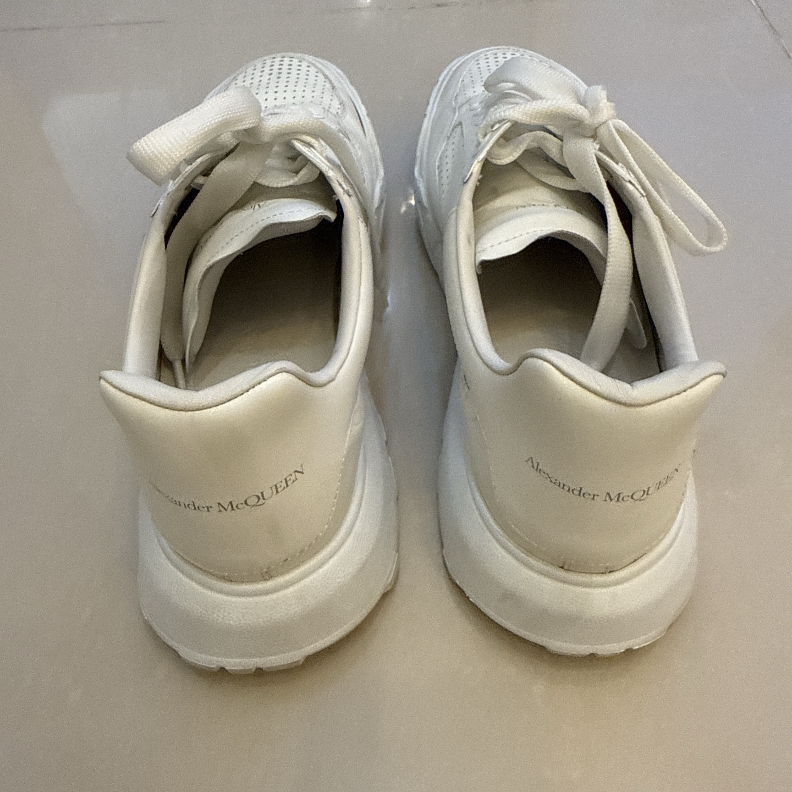 Alexander McQueen Sneakers White Leather Good condition - Back View